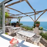 Brikette بيت شباب *