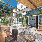 Brikette بيت شباب بوسيتانو