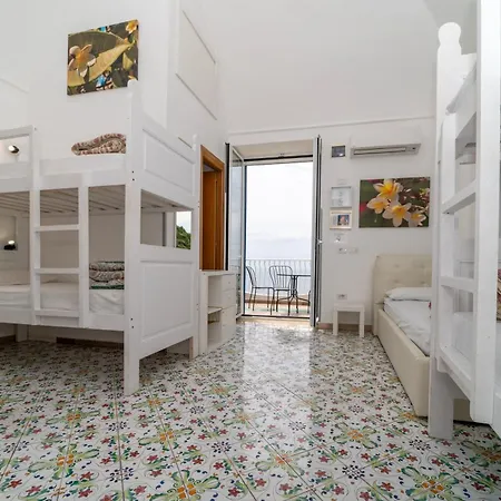 Brikette Vandrerhjem Positano